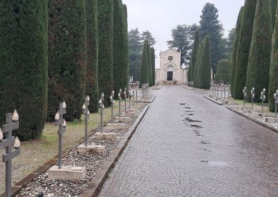 Viale princiale del cimitero di Montichiari